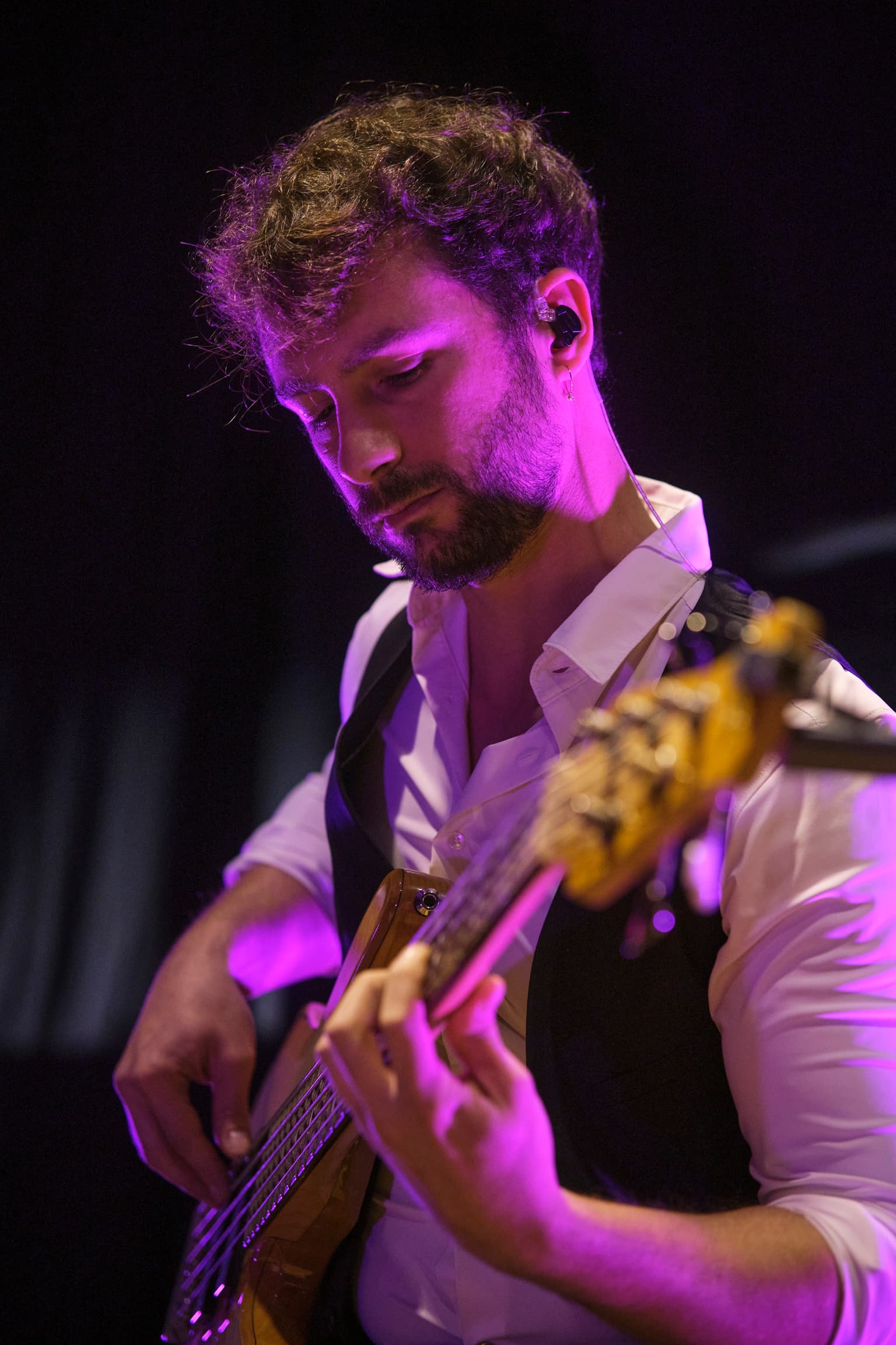 Carlos Romero — Bajo eléctrico